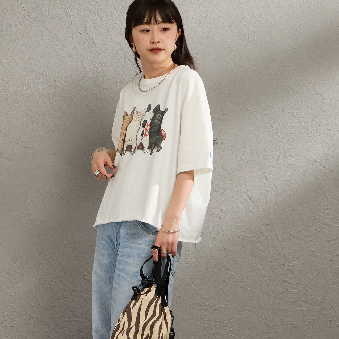 The Endless Summer [エンドレスサマー] 別注 4BUHIプリント カットオフTシャツ [FH-26574511-JF] WHITE &&モデル身長：150cm 着用サイズ：F&&