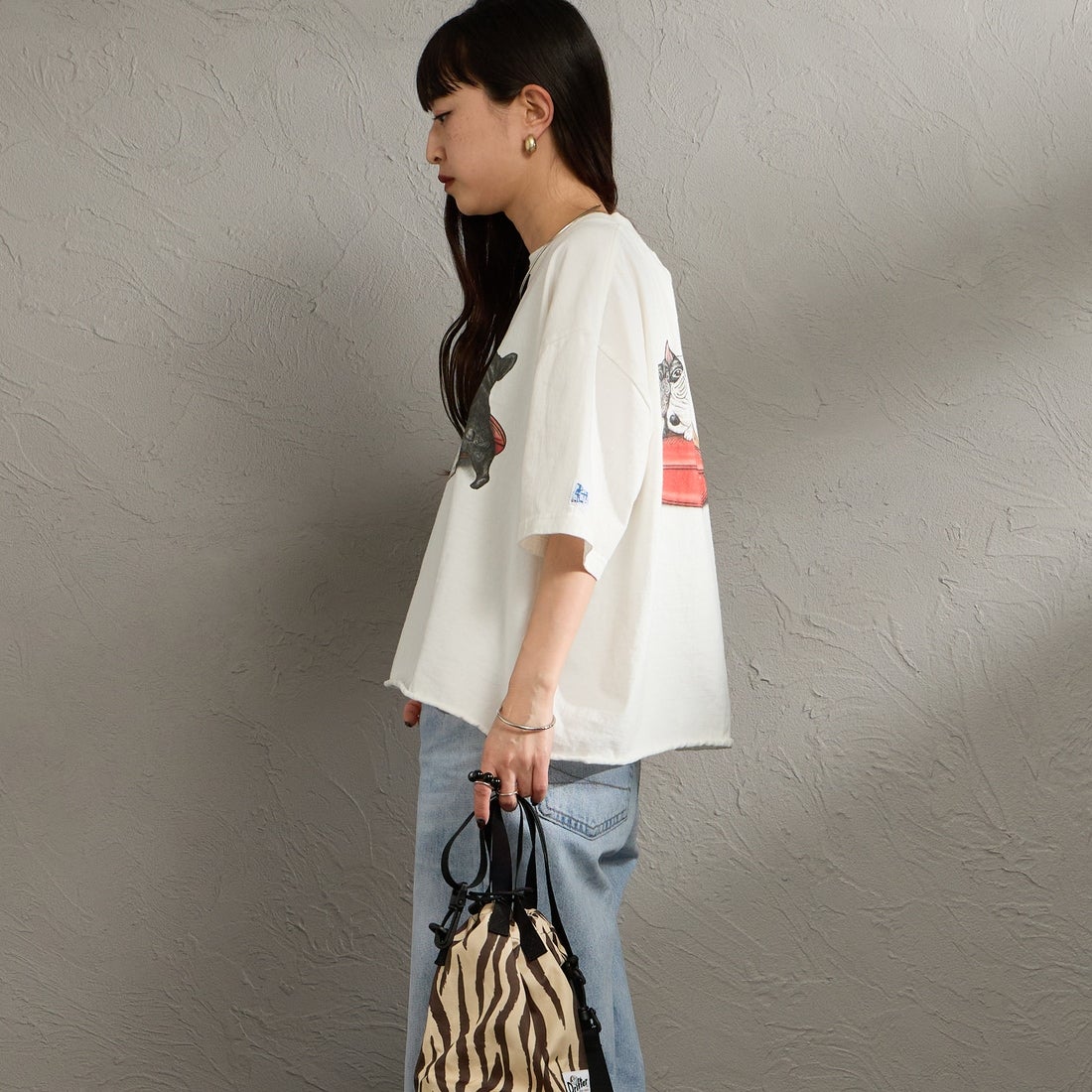 The Endless Summer [エンドレスサマー] 別注 4BUHIプリント カットオフTシャツ [FH-26574511-JF] WHITE &&モデル身長：150cm 着用サイズ：F&&