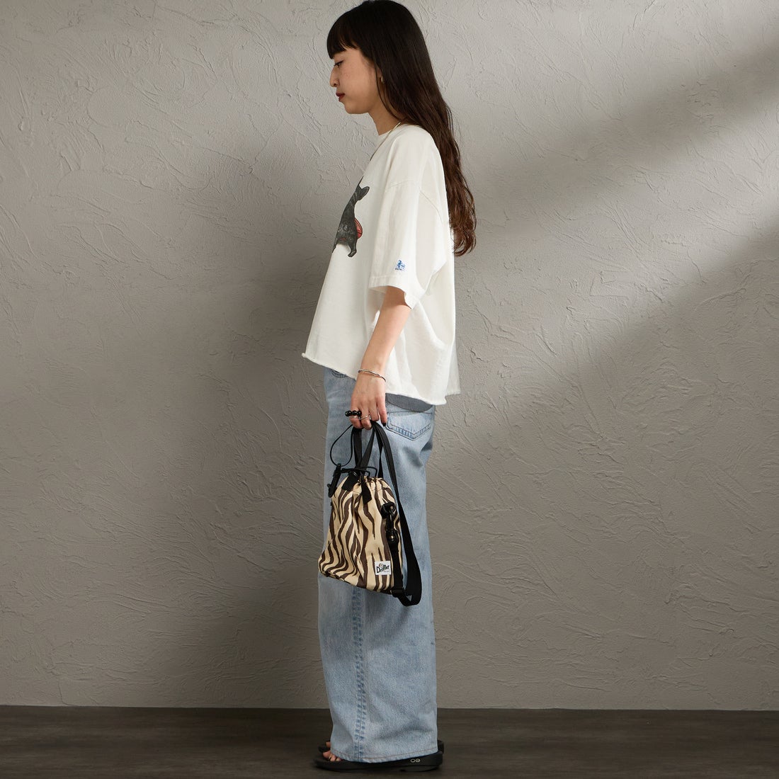 The Endless Summer [エンドレスサマー] 別注 4BUHIプリント カットオフTシャツ [FH-26574511-JF] WHITE &&モデル身長：150cm 着用サイズ：F&&