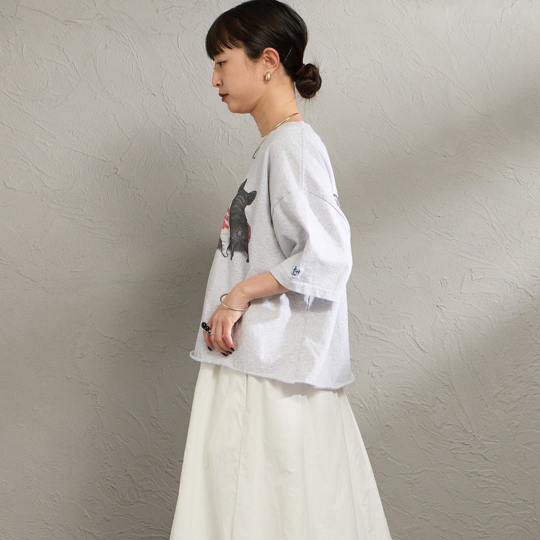 The Endless Summer [エンドレスサマー] 別注 4BUHIプリント カットオフTシャツ [FH-26574511-JF] MIX GRAY &&モデル身長：150cm 着用サイズ：F&&