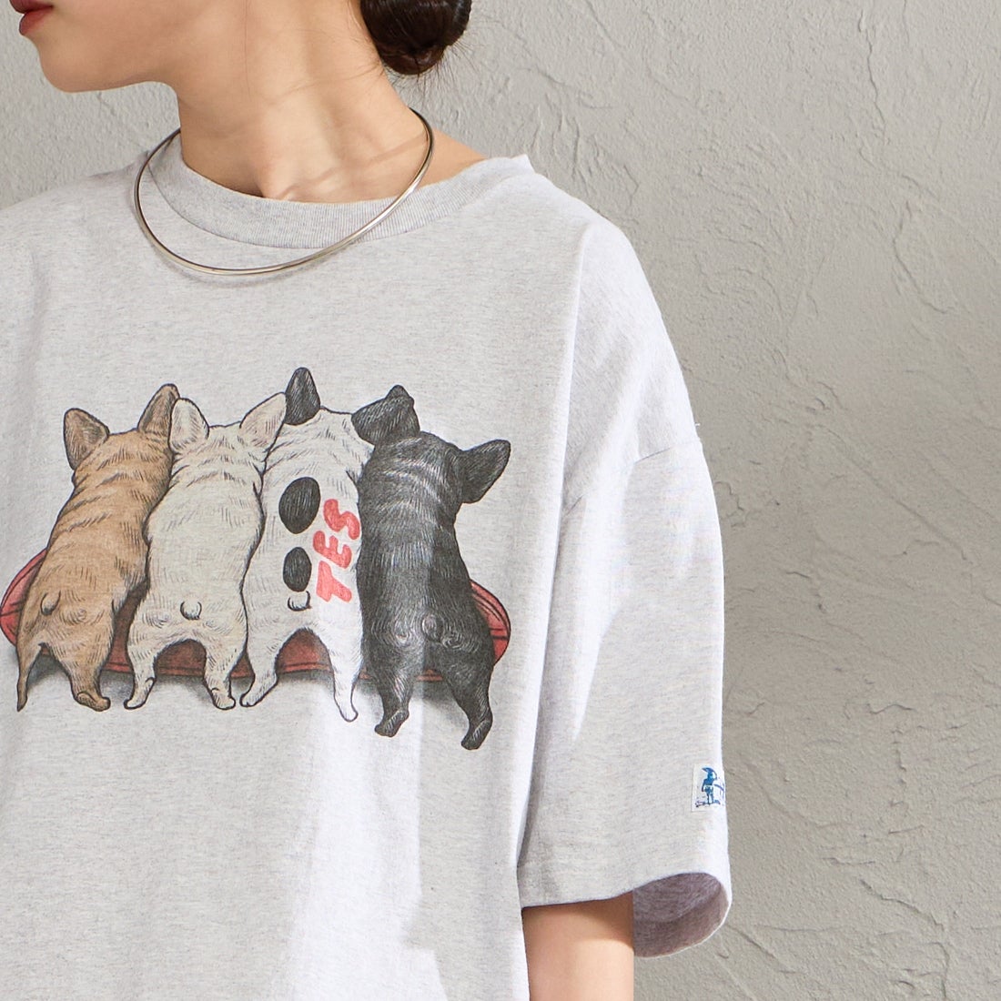 The Endless Summer [エンドレスサマー] 別注 4BUHIプリント カットオフTシャツ [FH-26574511-JF] MIX GRAY &&モデル身長：150cm 着用サイズ：F&&