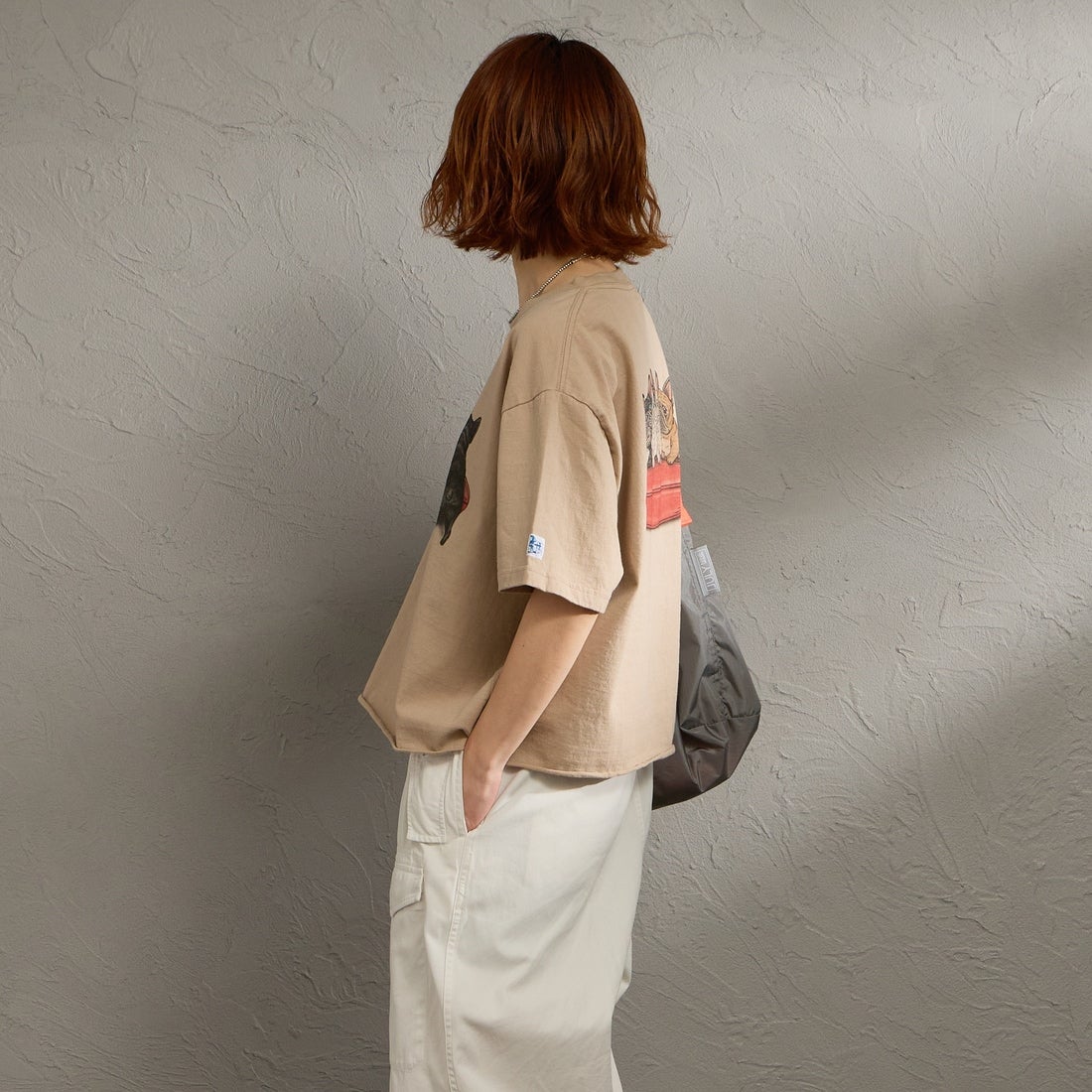 The Endless Summer [エンドレスサマー] 別注 4BUHIプリント カットオフTシャツ [FH-26574511-JF] BEIGE &&モデル身長：158cm 着用サイズ：F&&