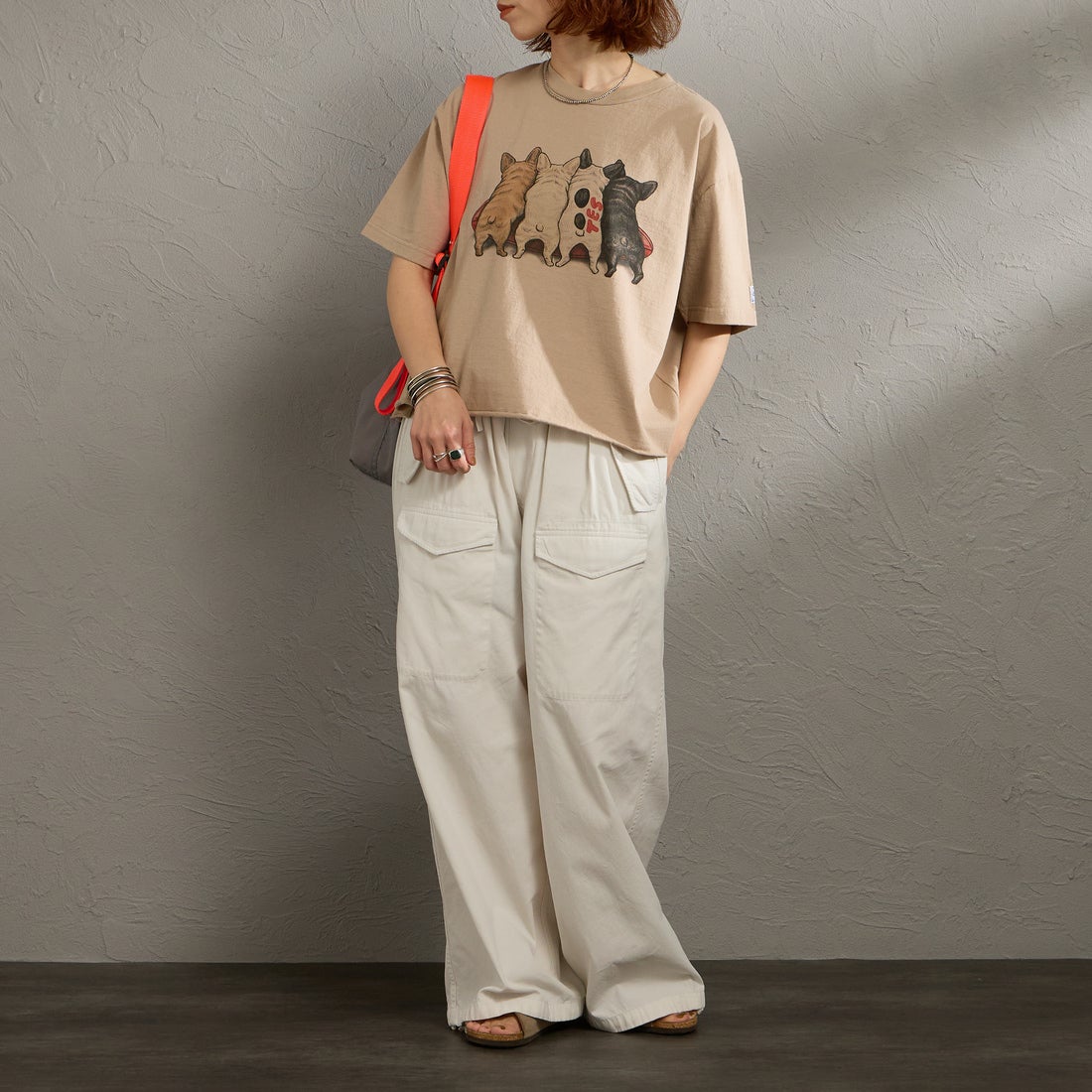 The Endless Summer [エンドレスサマー] 別注 4BUHIプリント カットオフTシャツ [FH-26574511-JF] BEIGE &&モデル身長：158cm 着用サイズ：F&&