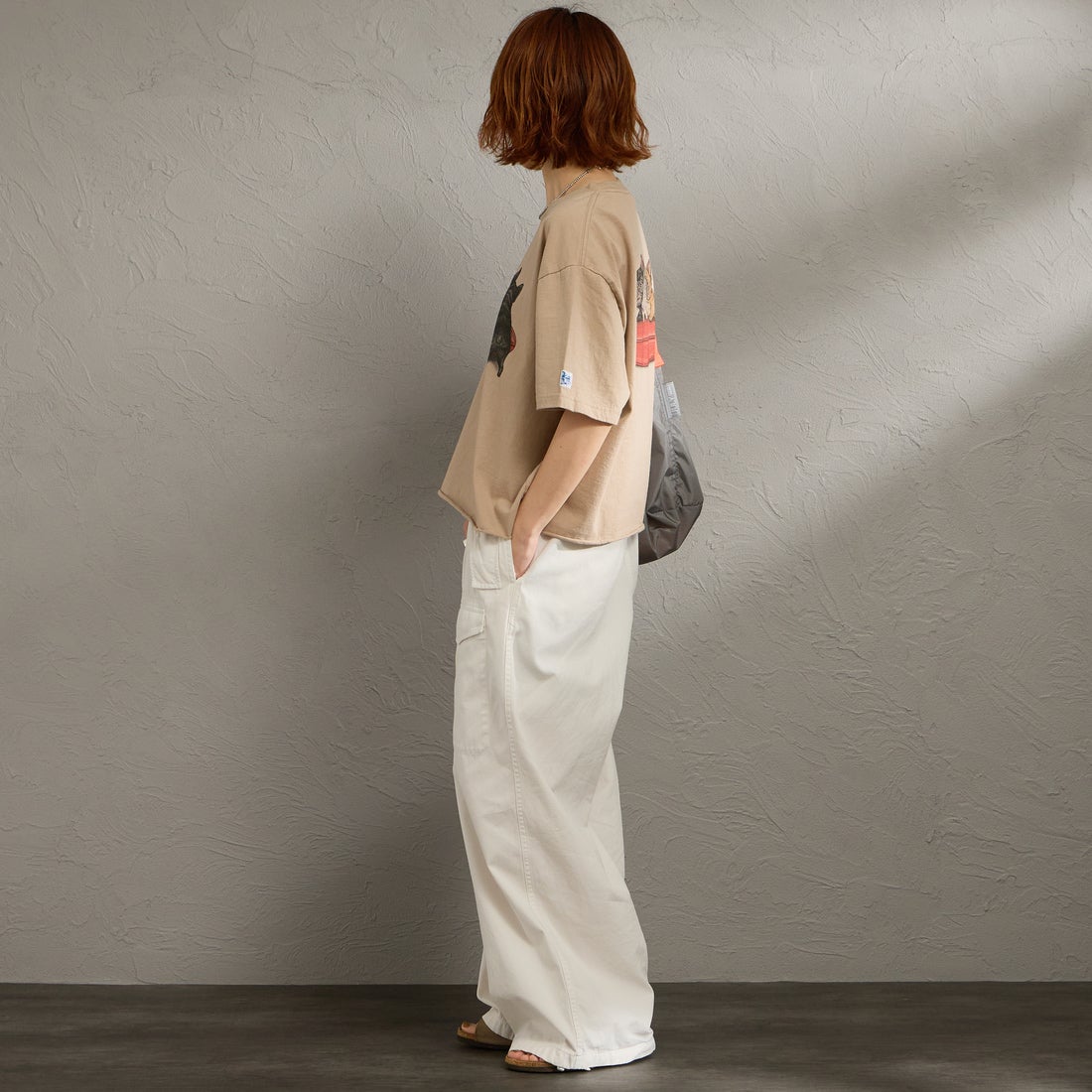 The Endless Summer [エンドレスサマー] 別注 4BUHIプリント カットオフTシャツ [FH-26574511-JF] BEIGE &&モデル身長：158cm 着用サイズ：F&&