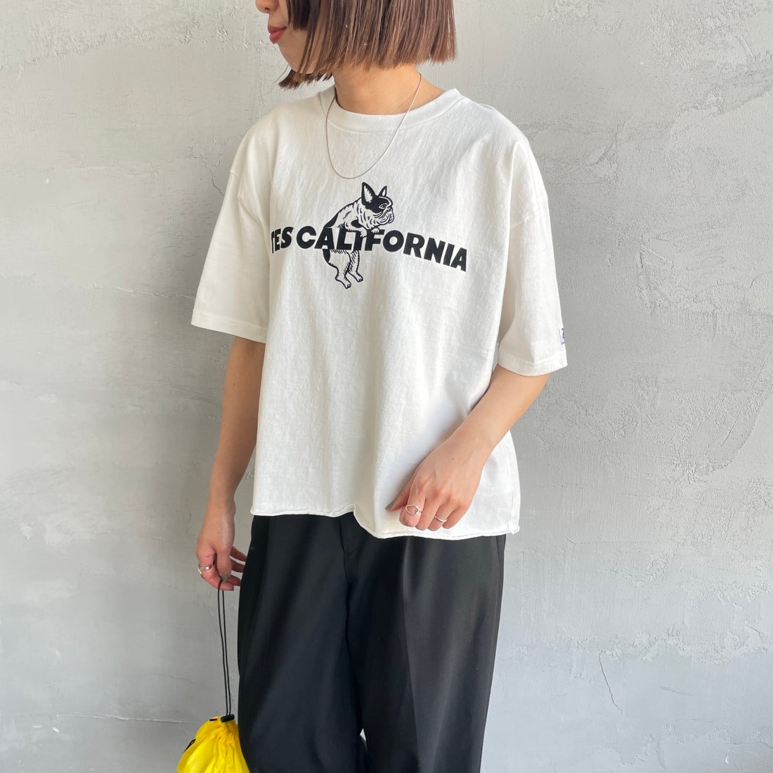 The Endless Summer [エンドレスサマー] 別注 TES CAL フロッキーロゴプリント カットオフTシャツ [FH-26574510-JF] WHITE &&モデル身長：159cm 着用サイズ：F&&