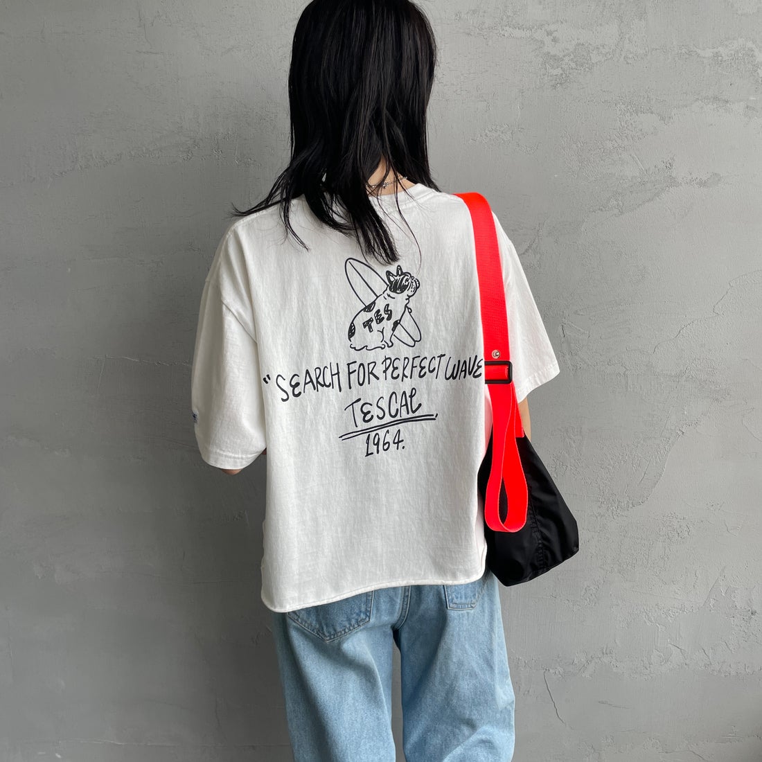 The Endless Summer [エンドレスサマー] 別注 手書き風ロゴ BUHIバックプリント カットオフTシャツ [FH-26574509-JF] MIX GRAY &&モデル身長：160cm 着用サイズ：F&&