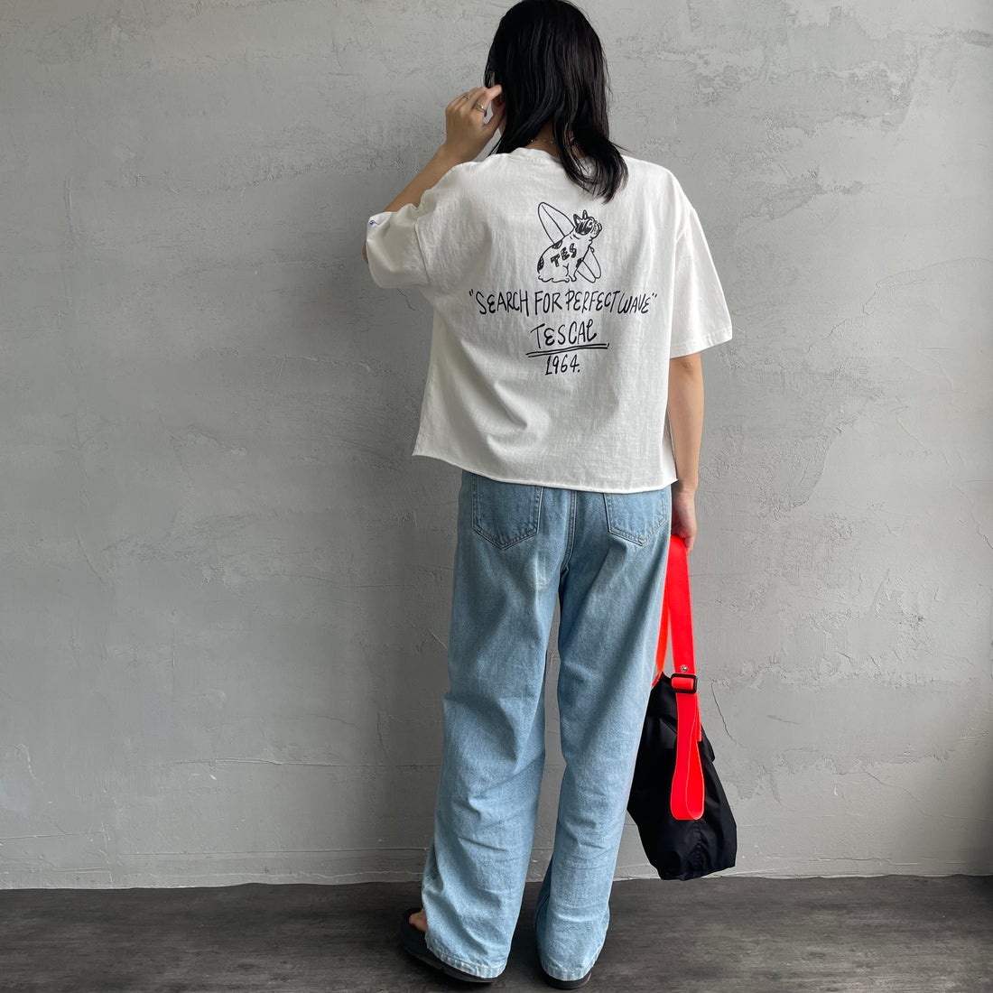 The Endless Summer [エンドレスサマー] 別注 手書き風ロゴ BUHIバックプリント カットオフTシャツ [FH-26574509-JF] MIX GRAY &&モデル身長：160cm 着用サイズ：F&&