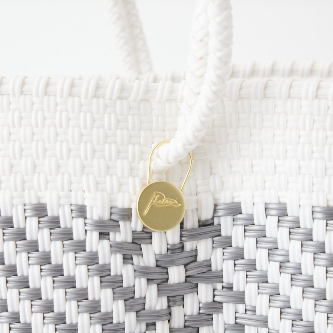 Letra [レトラ] メルカドバッグ (S) TAPETE [610725057] WHT/SIL S