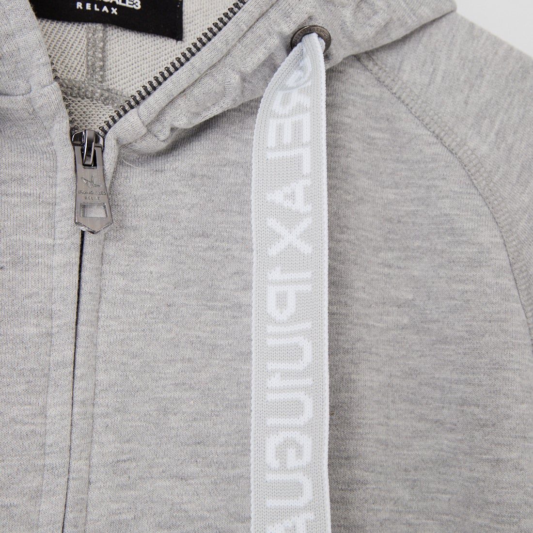 1PIU1UGUALE3 RELAX [ウノ ピゥ ウノ ウグァーレ トレ] エンボスロゴ ジップパーカー [USO-26083] SN80 GRAY