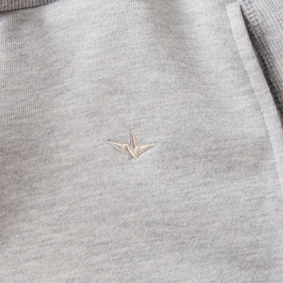 1PIU1UGUALE3 RELAX [ウノ ピゥ ウノ ウグァーレ トレ] エンボスロゴ ジョガーパンツ [USB-26083] SN80 GRAY