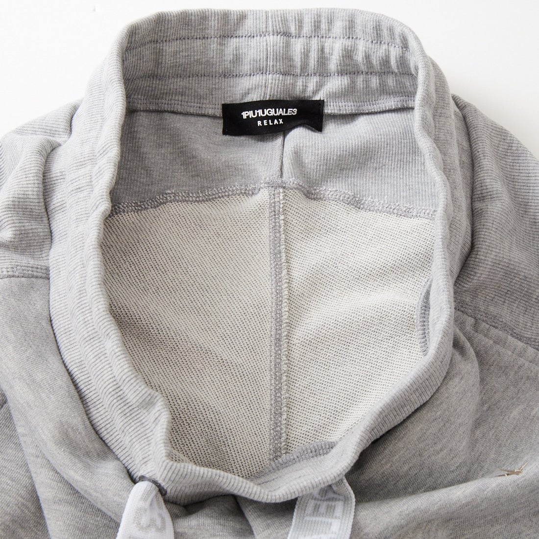 1PIU1UGUALE3 RELAX [ウノ ピゥ ウノ ウグァーレ トレ] エンボスロゴ ジョガーパンツ [USB-26083] SN80 GRAY