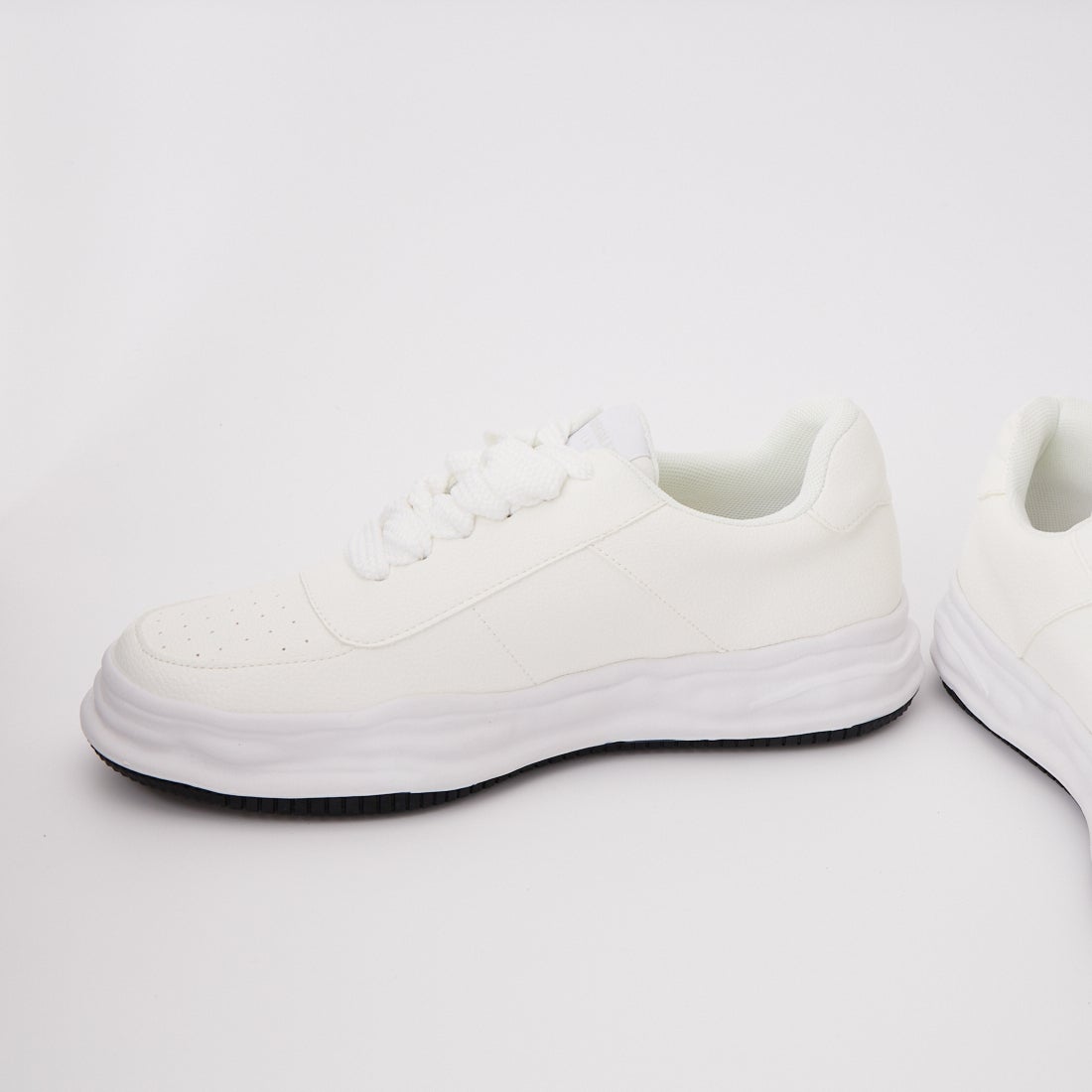 1PIU1UGUALE3 RELAX [ウノ ピゥ ウノ ウグァーレ トレ] ディスターテッドソール スニーカー [USX-26008] SN10 WHITE