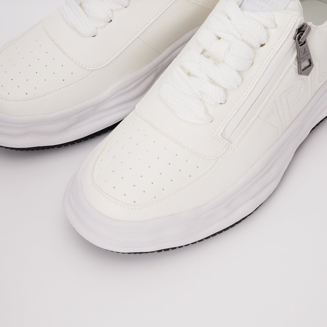 1PIU1UGUALE3 RELAX [ウノ ピゥ ウノ ウグァーレ トレ] ディスターテッドソール スニーカー [USX-26008] SN10 WHITE