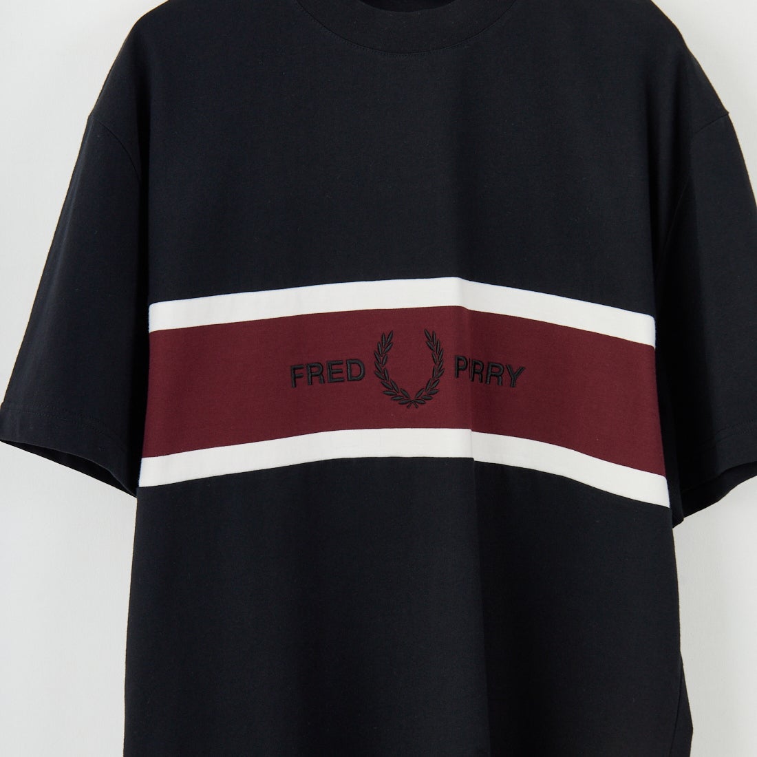 FRED PERRY [フレッドペリー] 刺繍パネルTシャツ [M2405] 102 BLACK