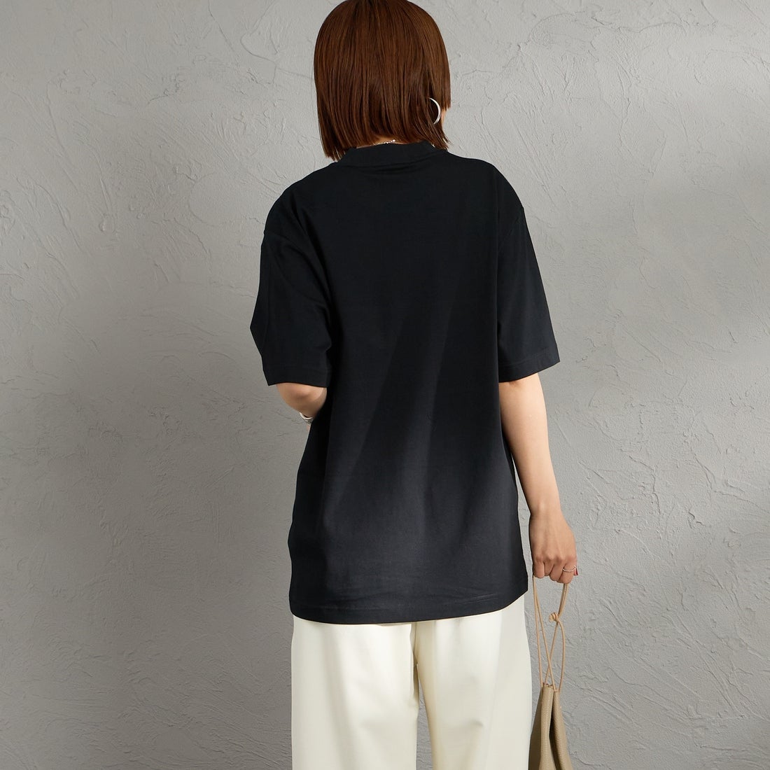 FRED PERRY [フレッドペリー] 刺繍パネルTシャツ [M2405] 102 BLACK &&モデル身長：158cm 着用サイズ：S&&