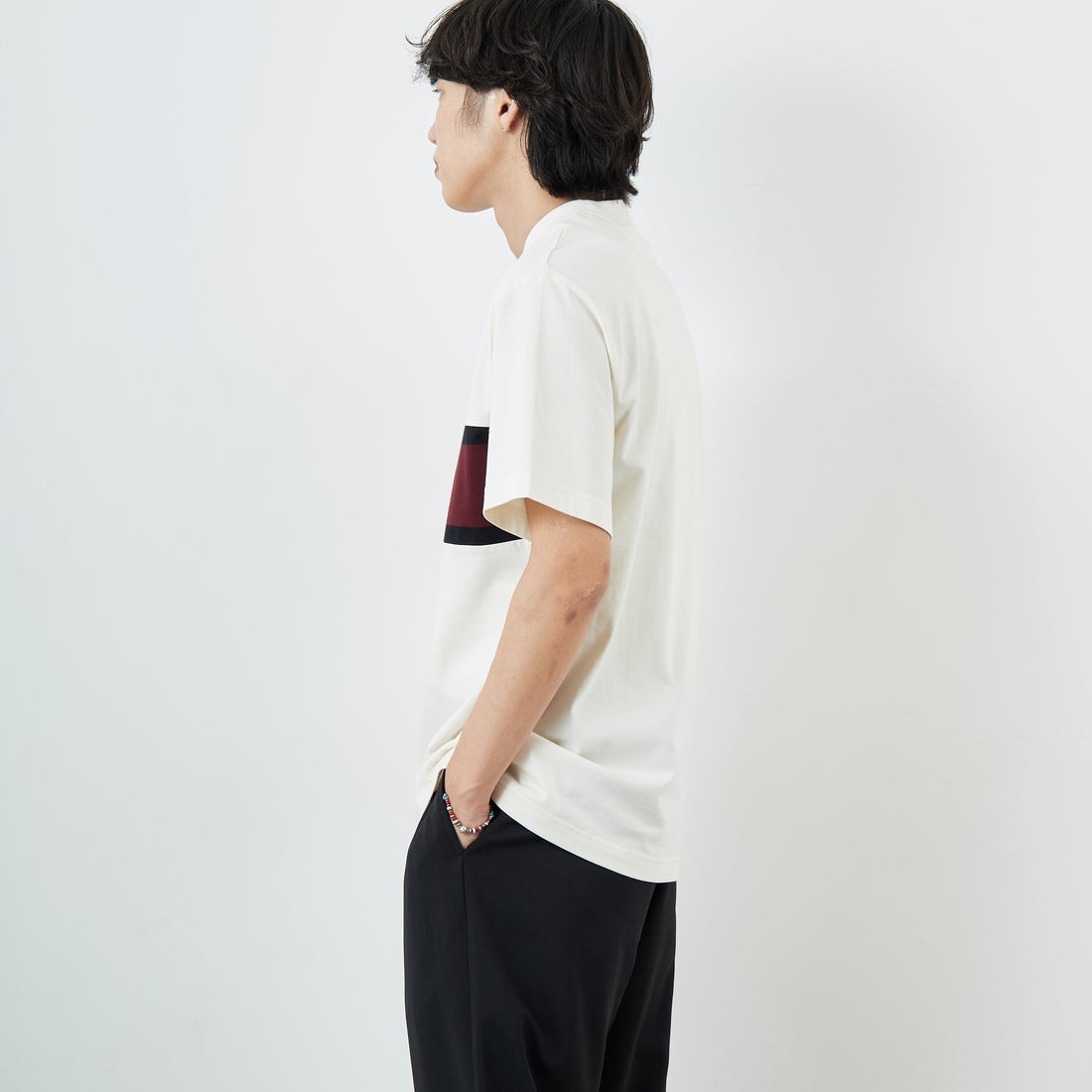FRED PERRY [フレッドペリー] 刺繍パネルTシャツ [M2405] 560 ECRU &&モデル身長：179cm 着用サイズ：M&&