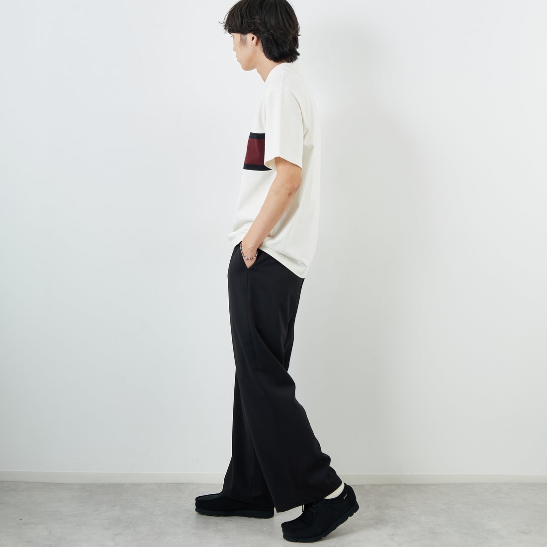 FRED PERRY [フレッドペリー] 刺繍パネルTシャツ [M2405] 560 ECRU &&モデル身長：179cm 着用サイズ：M&&