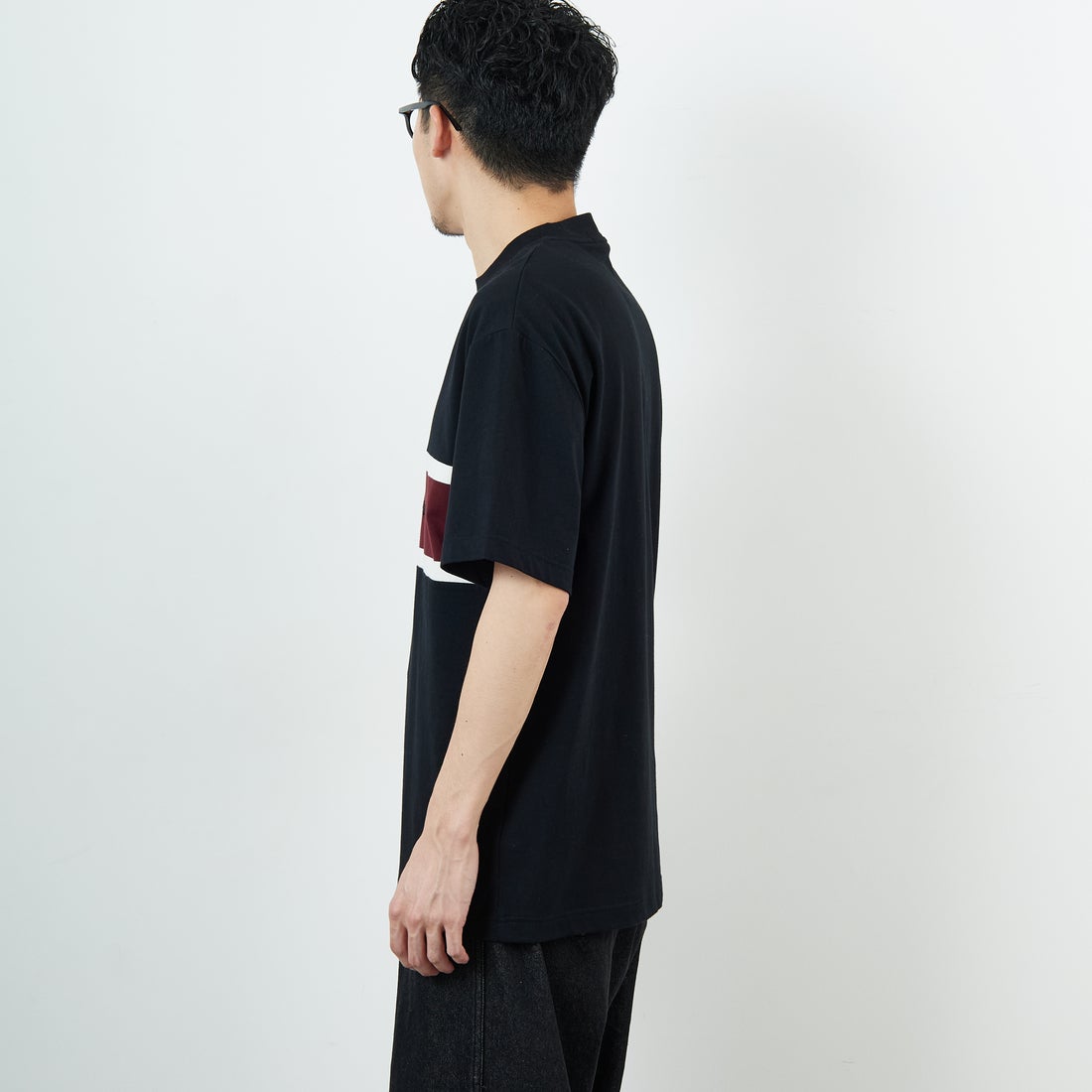 FRED PERRY [フレッドペリー] 刺繍パネルTシャツ [M2405] 102 BLACK &&モデル身長：168cm 着用サイズ：M&&