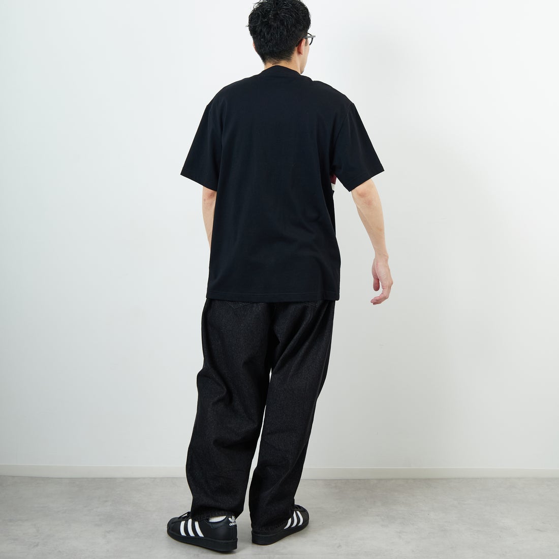 FRED PERRY [フレッドペリー] 刺繍パネルTシャツ [M2405] 102 BLACK &&モデル身長：168cm 着用サイズ：M&&