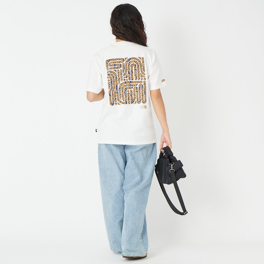 THE NORTH FACE [ザ ノースフェイス] ショートスリーブ レイバックトライバルTシャツ [NT12610] OW &&モデル身長：162cm 着用サイズ：S&&