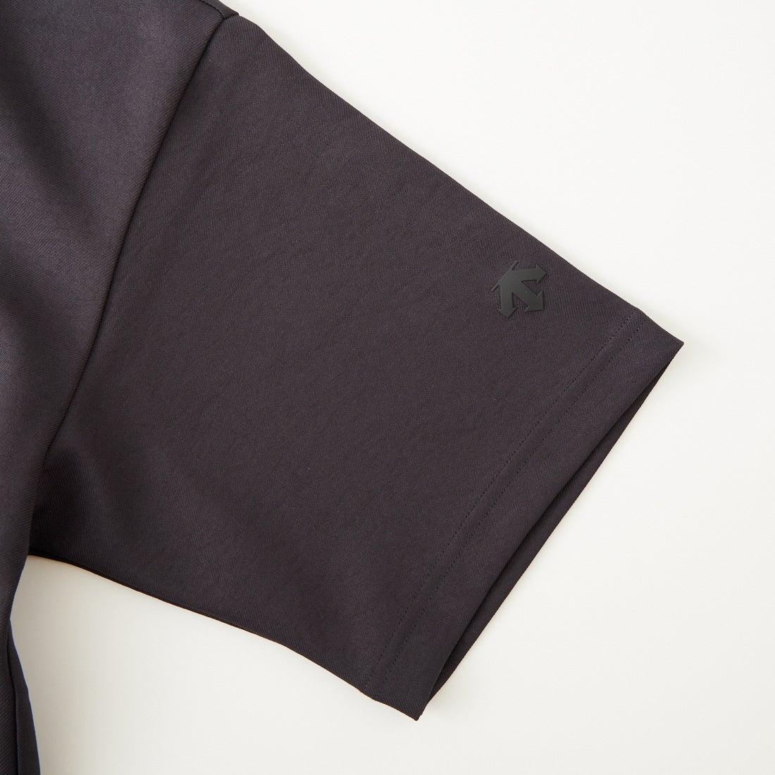 DESCENTE ALLTERRAIN [デサントオルテライン] ストレッチツイルハーフスリーブTシャツ [DU6SHTI1M] BK01