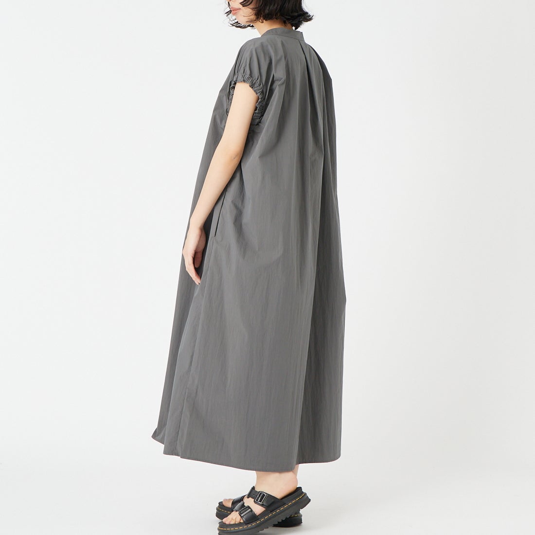 DIGNITE COLLIER [ディニテコリエ] 袖ギャザースナップワンピース [80268706] 003 ﾁｬｺｰﾙ &&モデル身長：162cm 着用サイズ：F&&