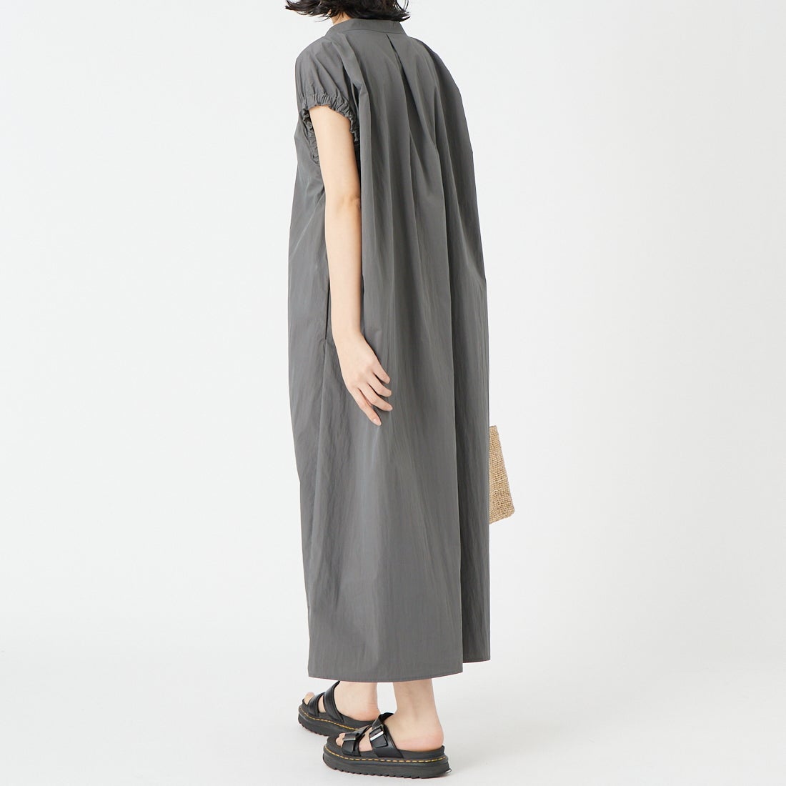 DIGNITE COLLIER [ディニテコリエ] 袖ギャザースナップワンピース [80268706] 003 ﾁｬｺｰﾙ &&モデル身長：162cm 着用サイズ：F&&