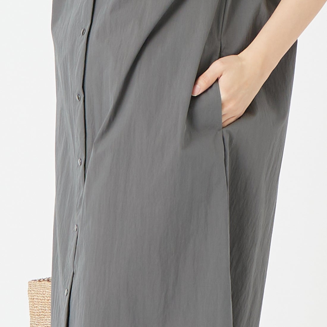 DIGNITE COLLIER [ディニテコリエ] 袖ギャザースナップワンピース [80268706] 003 ﾁｬｺｰﾙ &&モデル身長：162cm 着用サイズ：F&&