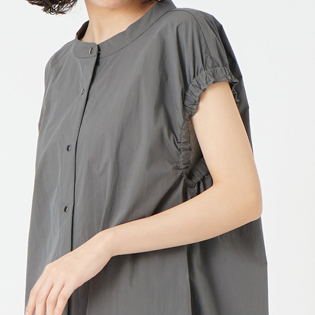 DIGNITE COLLIER [ディニテコリエ] 袖ギャザースナップワンピース [80268706] 003 ﾁｬｺｰﾙ &&モデル身長：162cm 着用サイズ：F&&