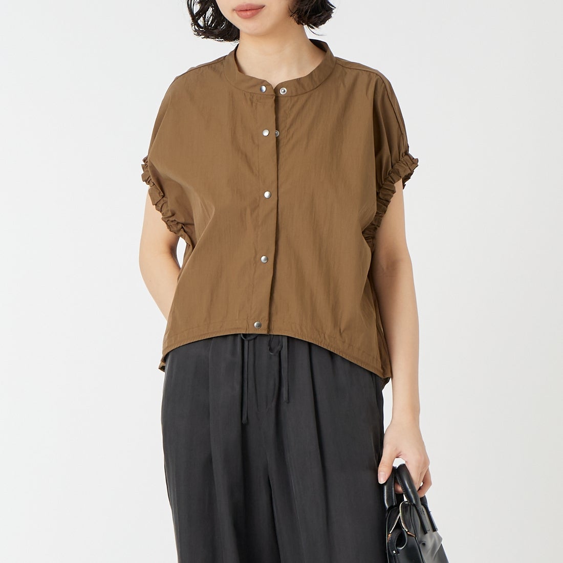 DIGNITE COLLIER [ディニテコリエ] ショートスナップブラウス [80268705] 039 ﾌﾞﾗｳﾝ &&モデル身長：162cm 着用サイズ：F&&