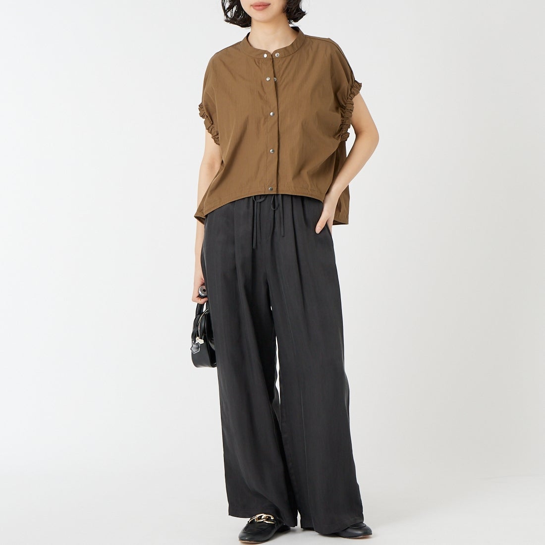 DIGNITE COLLIER [ディニテコリエ] ショートスナップブラウス [80268705] 039 ﾌﾞﾗｳﾝ &&モデル身長：162cm 着用サイズ：F&&