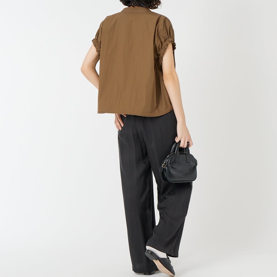 DIGNITE COLLIER [ディニテコリエ] ショートスナップブラウス [80268705] 039 ﾌﾞﾗｳﾝ &&モデル身長：162cm 着用サイズ：F&&