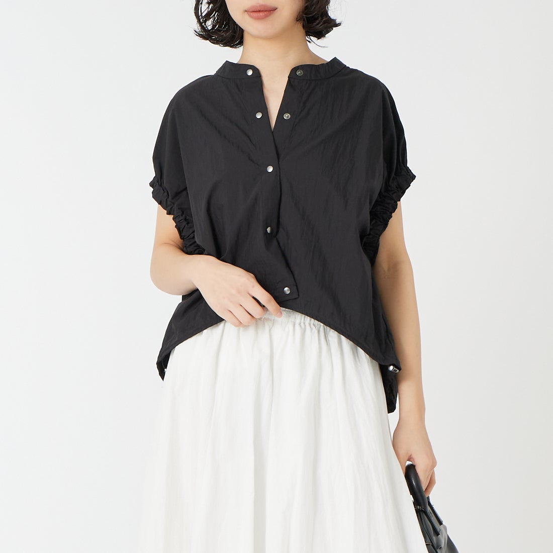 DIGNITE COLLIER [ディニテコリエ] ショートスナップブラウス [80268705] 004 ﾌﾞﾗｯｸ &&モデル身長：162cm 着用サイズ：F&&