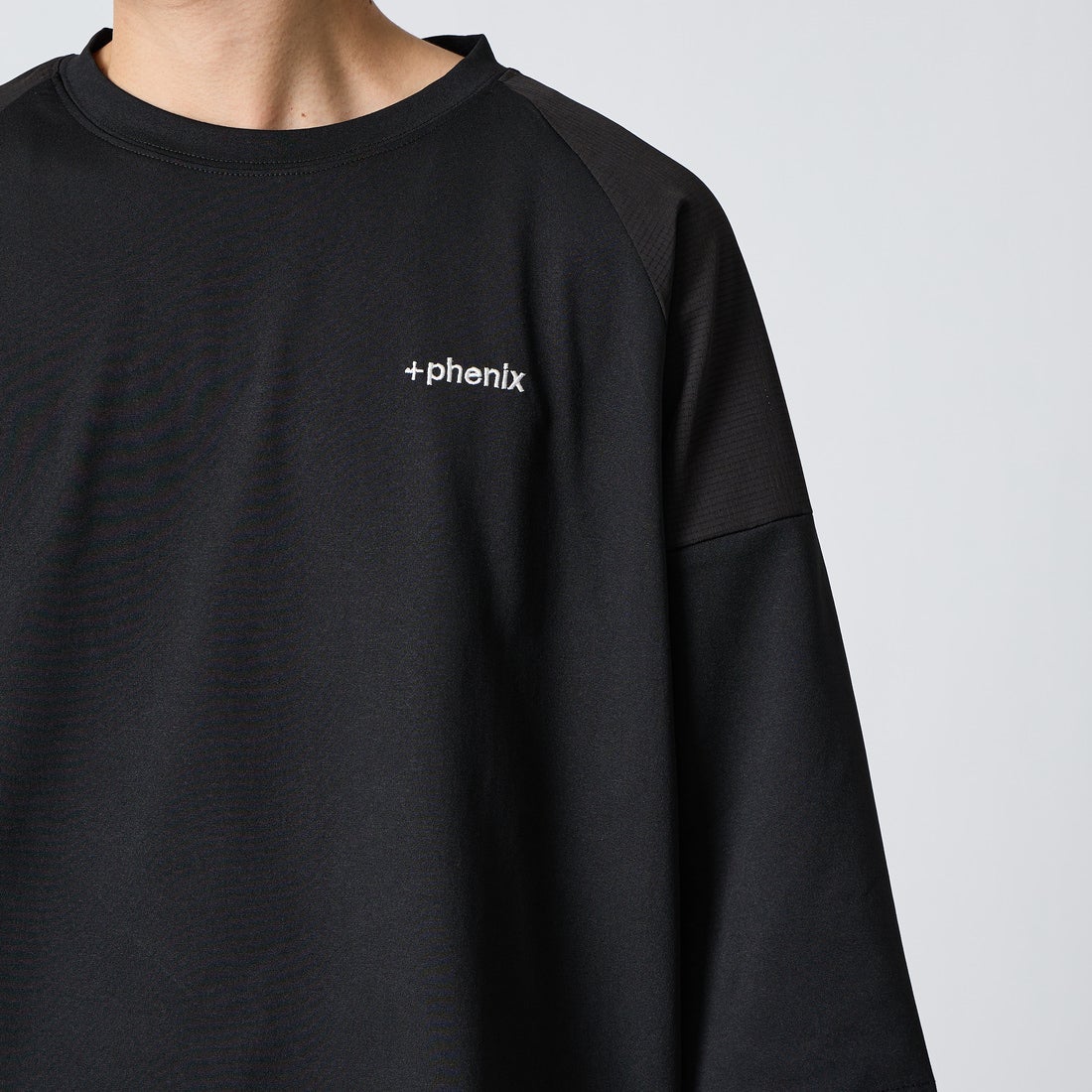 +phenix [プラスフェニックス] 別注 エアメッシュコンビ 7分袖Tシャツ [POT-26015IN-JF] BLACK &&モデル身長：177cm 着用サイズ：XL&&