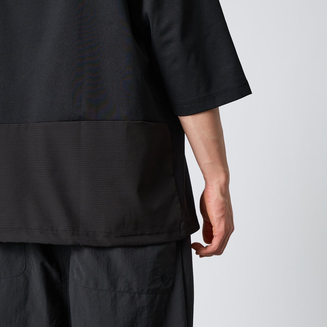 +phenix [プラスフェニックス] 別注 エアメッシュコンビ 7分袖Tシャツ [POT-26015IN-JF] BLACK &&モデル身長：177cm 着用サイズ：XL&&ラスフェニックス] 別注 エアメッシュコンビ 7分袖Tシャツ [POT-26015IN-JF] SAX