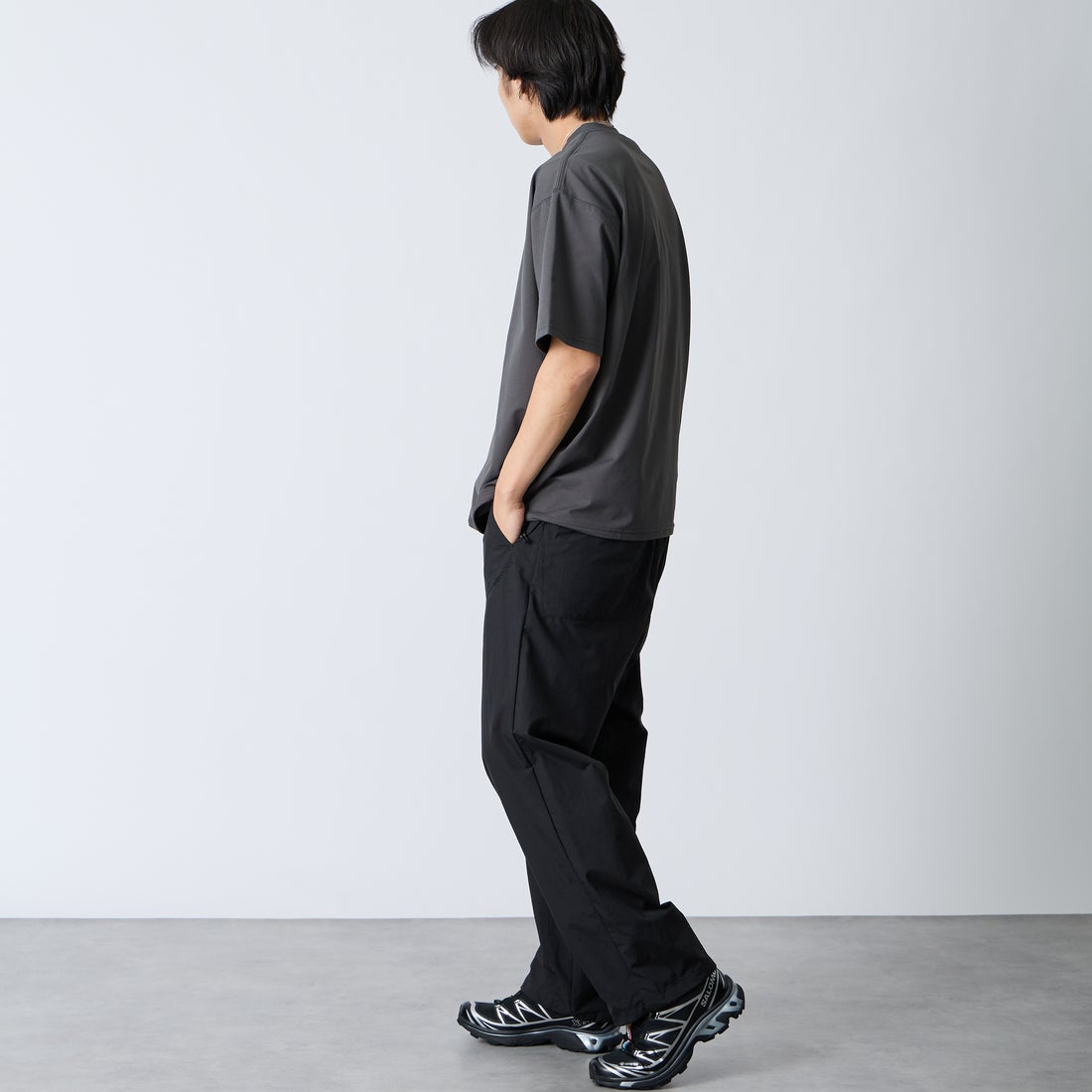 +phenix [プラスフェニックス] 別注 ワンポイント刺繍ロゴ ドローコードTシャツ [POT-26013IN-JF] CHARCOAL &&モデル身長：179cm 着用サイズ：L&&