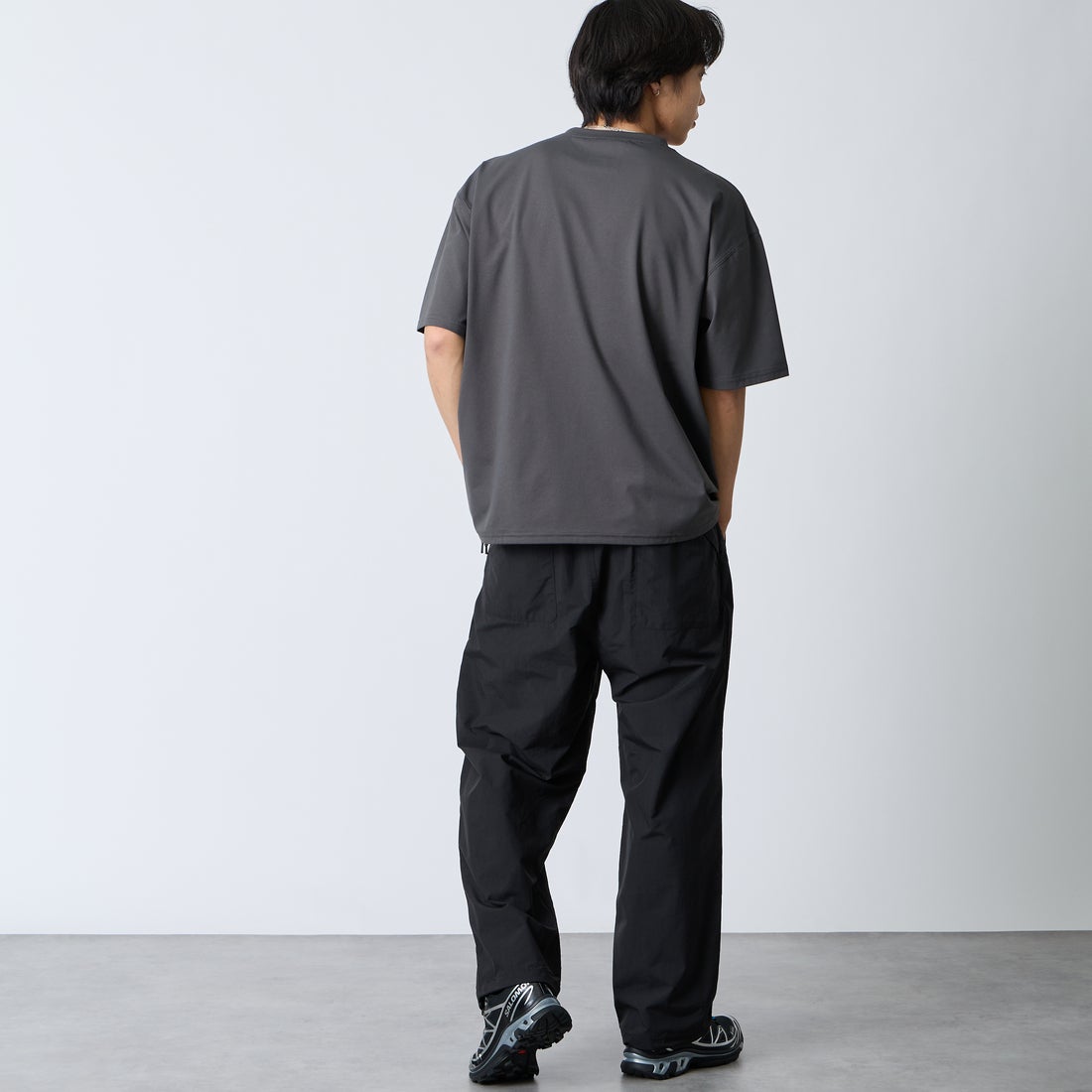 +phenix [プラスフェニックス] 別注 ワンポイント刺繍ロゴ ドローコードTシャツ [POT-26013IN-JF] CHARCOAL &&モデル身長：179cm 着用サイズ：L&&