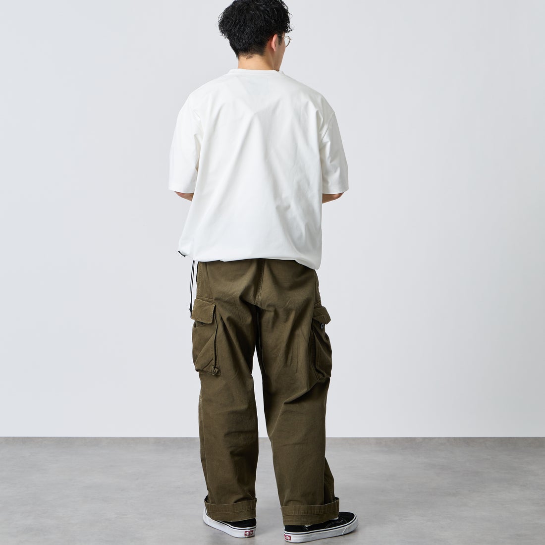 +phenix [プラスフェニックス] 別注 ワンポイント刺繍ロゴ ドローコードTシャツ [POT-26013IN-JF] WHITE &&モデル身長：168cm 着用サイズ：M&&