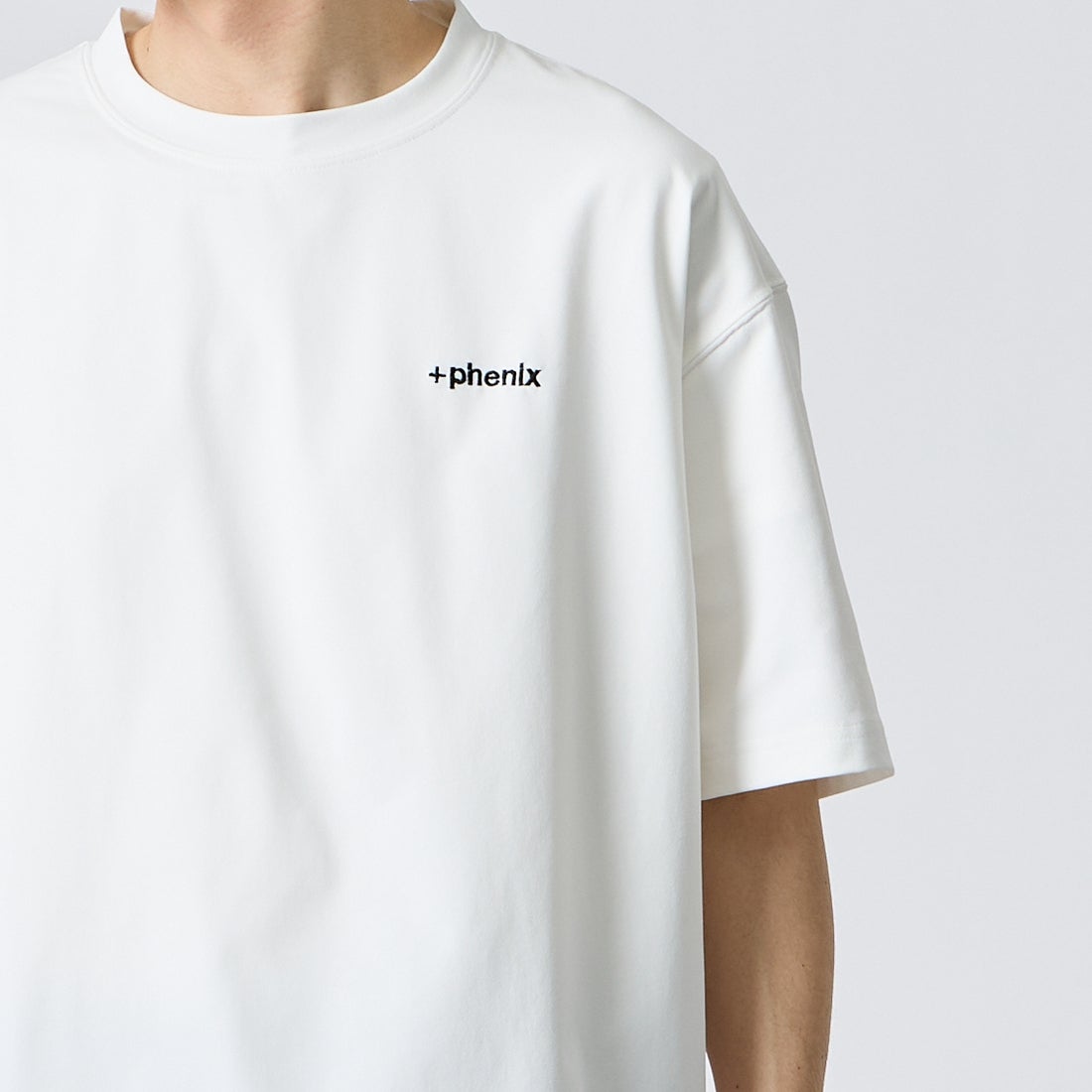 +phenix [プラスフェニックス] 別注 ワンポイント刺繍ロゴ ドローコードTシャツ [POT-26013IN-JF] WHITE &&モデル身長：168cm 着用サイズ：M&&