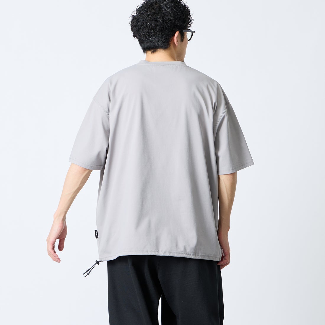 +phenix [プラスフェニックス] 別注 ワンポイント刺繍ロゴ ドローコードTシャツ [POT-26013IN-JF] GREY &&モデル身長：168cm 着用サイズ：L&&