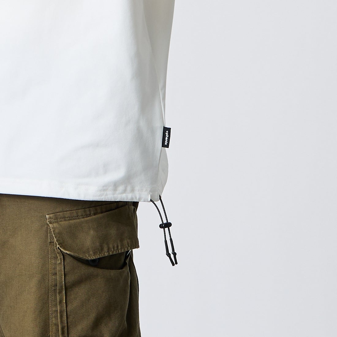 +phenix [プラスフェニックス] 別注 ワンポイント刺繍ロゴ ドローコードTシャツ [POT-26013IN-JF] WHITE &&モデル身長：168cm 着用サイズ：M&&