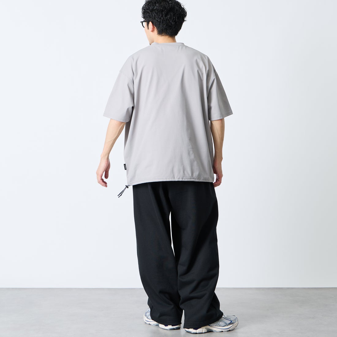 +phenix [プラスフェニックス] 別注 ワンポイント刺繍ロゴ ドローコードTシャツ [POT-26013IN-JF] GREY &&モデル身長：168cm 着用サイズ：L&&