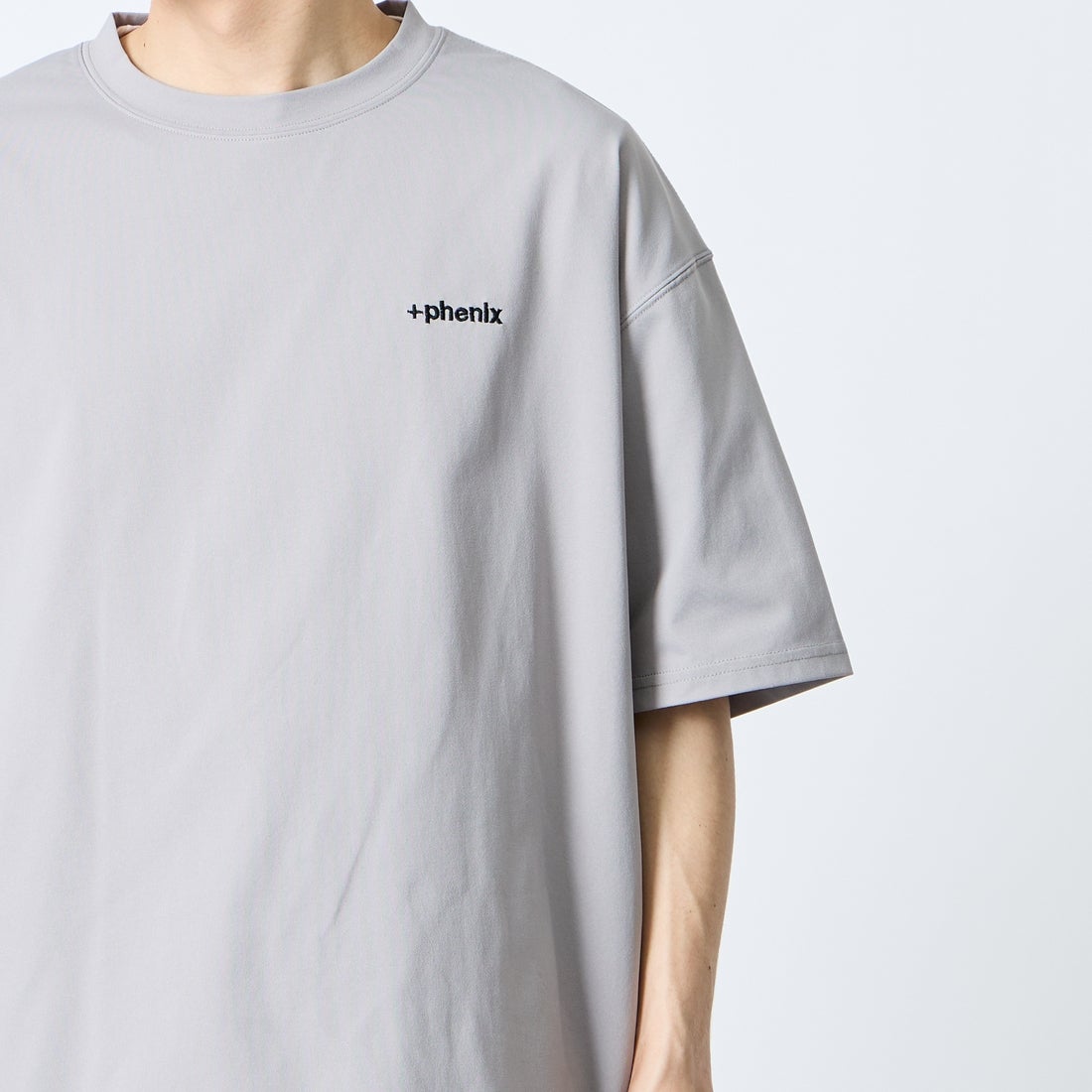 +phenix [プラスフェニックス] 別注 ワンポイント刺繍ロゴ ドローコードTシャツ [POT-26013IN-JF] GREY &&モデル身長：168cm 着用サイズ：L&&