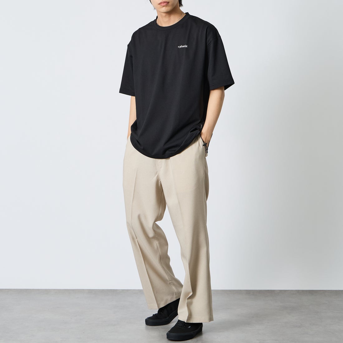 +phenix [プラスフェニックス] 別注 ワンポイント刺繍ロゴ ドローコードTシャツ [POT-26013IN-JF] BLACK &&モデル身長：179cm 着用サイズ：XL&&