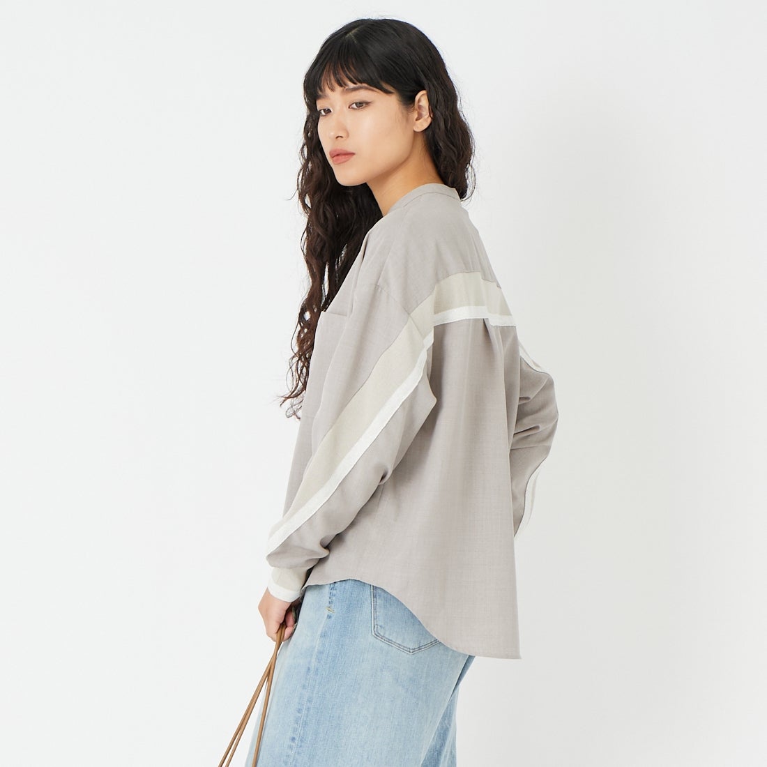 Jf Ready Made [ジェイエフレディメイド] 麻調バックヨークテープ切替ブラウス [4126126] ｸﾞﾚｰ &&モデル身長：162cm 着用サイズ：F&&