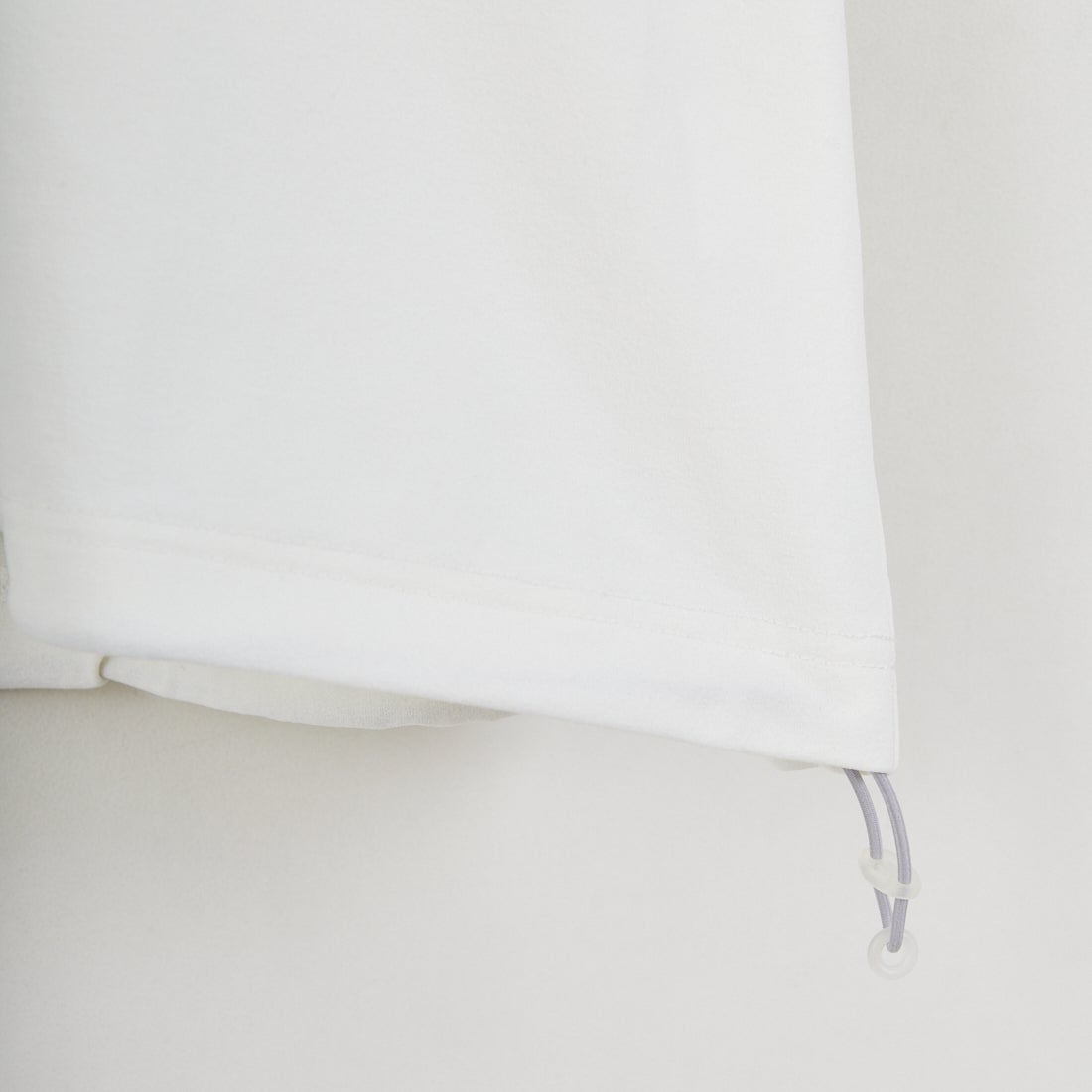 Marmot [マーモット] 別注 ドローコード付き クロップド プリントTシャツ [MTSS26WST366IN-JF] WHITE