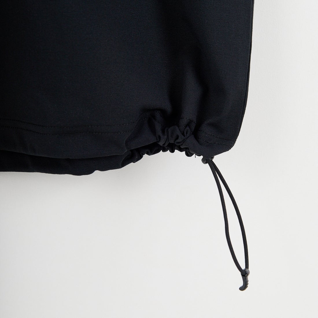 Marmot [マーモット] 別注 ドローコード付き バーティカルロゴ バックプリントTシャツ [MTSS26MST369IN-JF] BLACK