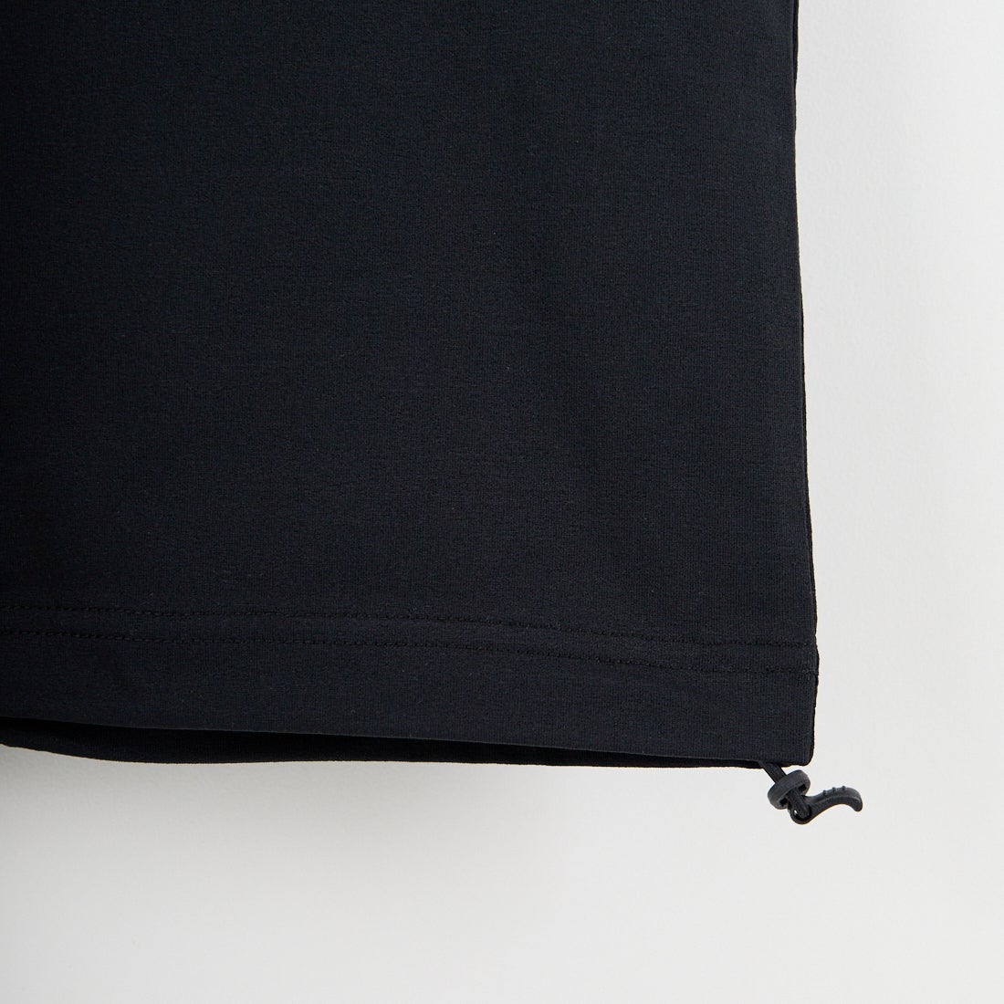 Marmot [マーモット] 別注 ドローコード付き バーティカルロゴ バックプリントTシャツ [MTSS26MST369IN-JF] BLACK