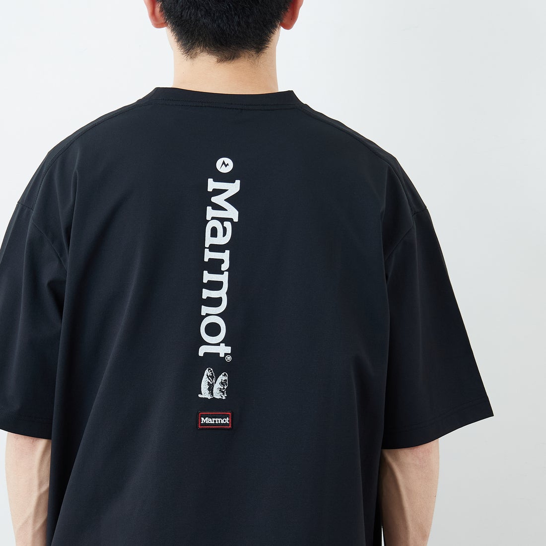 Marmot [マーモット] 別注 ドローコード付き バーティカルロゴ バックプリントTシャツ [MTSS26MST369IN-JF] BLACK