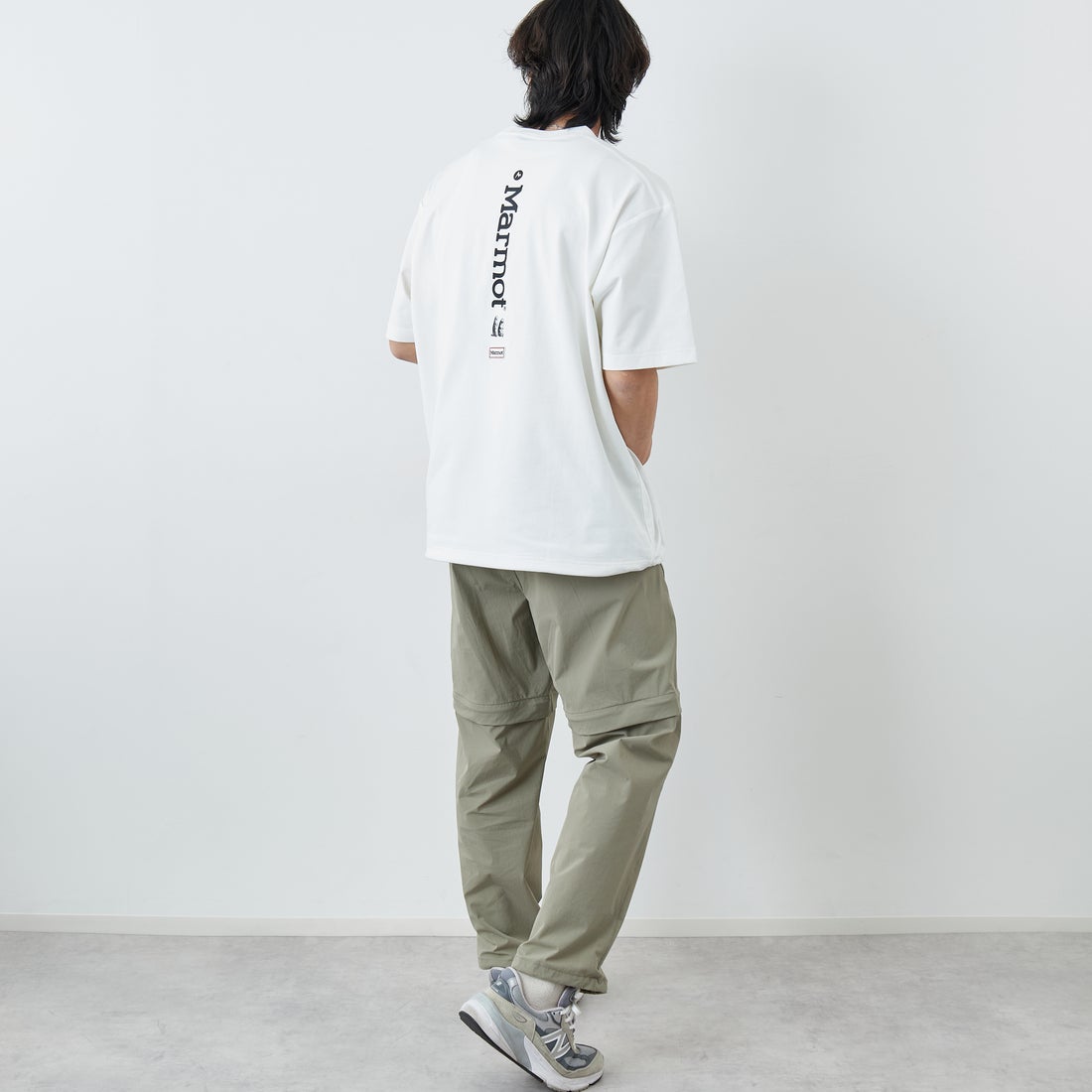 Marmot [マーモット] 別注 ドローコード付き バーティカルロゴ バックプリントTシャツ [MTSS26MST369IN-JF] WHITE &&モデル身長：179cm 着用サイズ：L&&